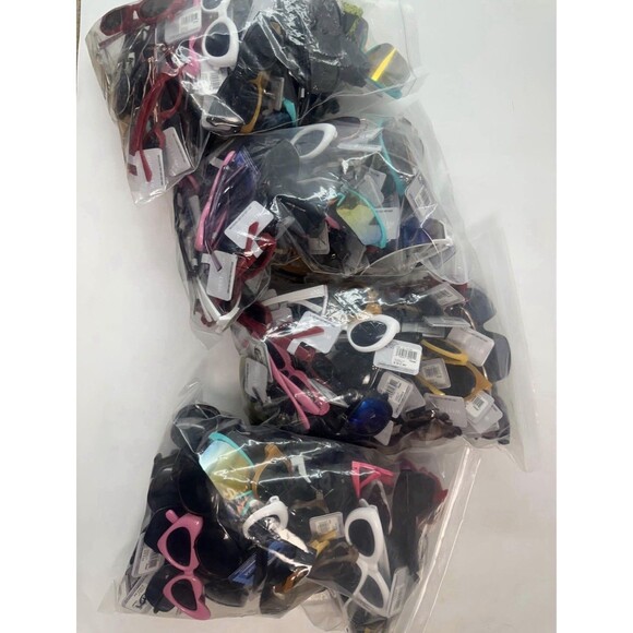Wholesale Lot 160 Pairs Foster Grant And West Loop Women\'s Sunglasses